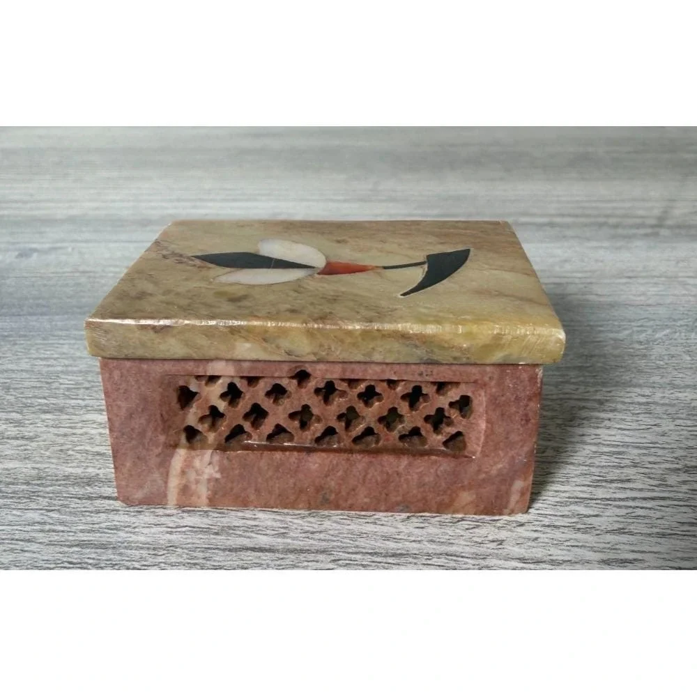 Vtg Hand Carved Soapstone Trinket Box Jewelry Inlaid Mother of Pearl MOP Inlay